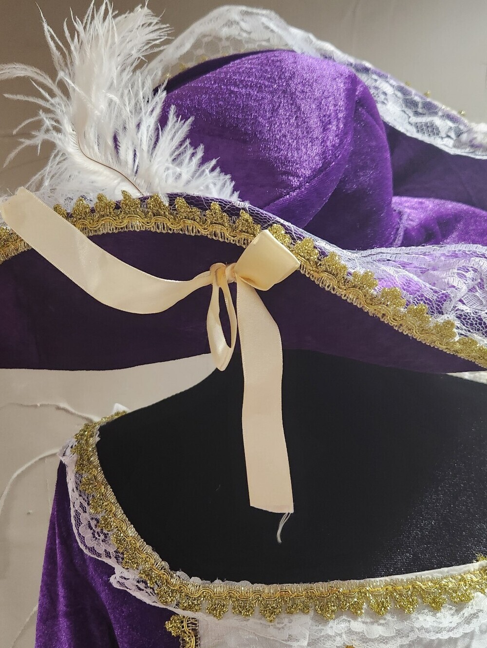 Spirit Halloween Beautiful purple pirate costume dress size S/M 4 pcs - Picture 8 of 10